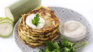 Кабачковые оладьи с секретом: Для хруста и вкуса кладу в них 1 плод — никакой клейкости и водянистости точно не будет