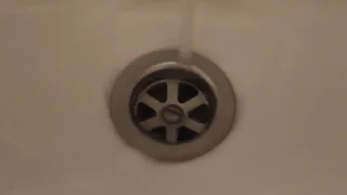 Как за 5 минут убрать волосяной засор без химии и разборки сифона: простой трюк, который прочищает круче любого вантуза