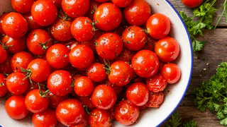 Эти помидоры сметают первыми: готовлю к шашлыку всегда — маринуются за 10 минут, вкус такой, что гости просят банку домой