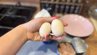 Как сварить яйца без трещин? Простой лайфхак сделает скорлупу прочной 