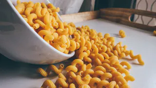 "Развариваются в кашу и слипаются": Роскачество назвало 1 марку макарон, которую нельзя брать даже по акции