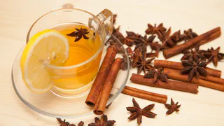 Мороженое против ангины и мед для работы иммунитета: какие народные средства точно помогают при простуде 