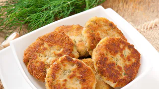 Котлеты просто таят во рту - бабушка научила добавлять в фарш особый ингредиент: теперь готовлю только так