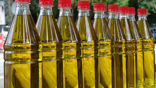 Янтарная гадость в красиво бутылке: Роскачество назвало худшие бренды растительного масла