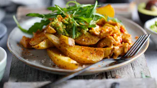 Зачем в жареную картошку добавлять муку: хитрый трюк от опытных поваров