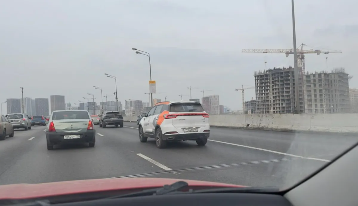 Верховный суд поставил точку в вопросе: лишат ли водителя прав за объезд выбоины через сплошную