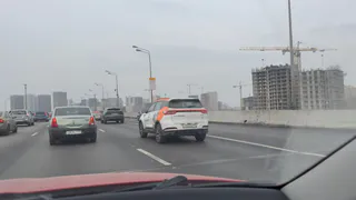 Верховный суд поставил точку в вопросе: лишат ли водителя прав за объезд выбоины через сплошную