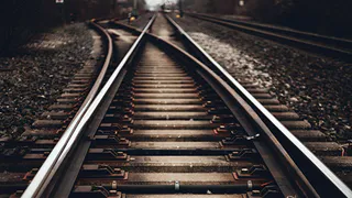 В Шлаковом 25-летний мужчина попал под поезд и скончался