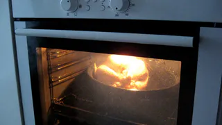 3 ложки в воду — и духовка станет чище новой: от липкого жира и нагара не осталось и следа — сияет как на праздник