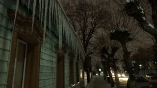 О чудо. Рязанским коммунальщикам поручили сбивать сосульки с крыш домов