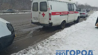 Очевидцы: у «Премьера» пенсионерка выходила из автобуса и сломала ногу