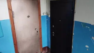 Придется заплатить 15 тысяч рублей за свою входную дверь в квартире: новое решение суда