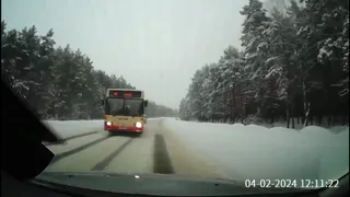 Под Владимиром автобус не справился с управлением и столкнулся с легковушкой