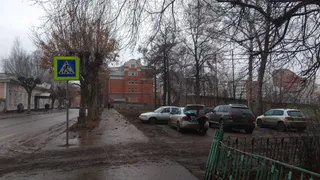 "На карте - сквер, хотя лучше сказать, что это свинарник": рязанец - о стихийной стоянке на улице Свободы