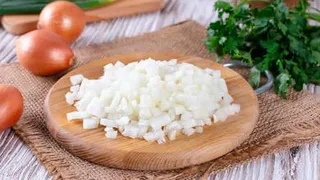 Лук помогает бороться с вредным действием масла