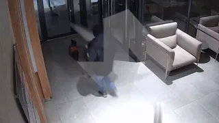 Плита с потолка рухнула на собаку в новом доме Казани спустя год после сдачи