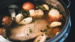Как правильно варить бульон: советы шеф-повара