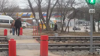 Погиб на месте: на Спортивной поезд сбил мужчину