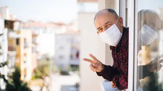 Нижнекамцам преклонного возраста необходимо соблюдать режим самоизоляции