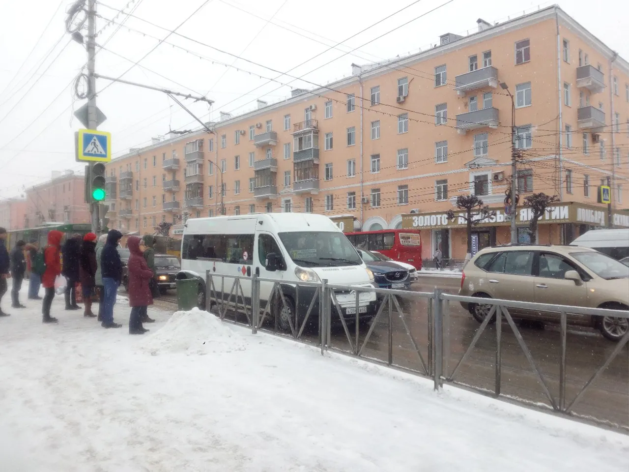 "Тут как на войне - или ты, или тебя": 15 правил выживания в рязанском общественном транспорте