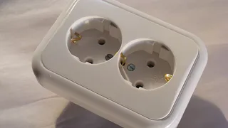 Как вернуть белоснежный вид розеткам и проводам: простые советы по очистке