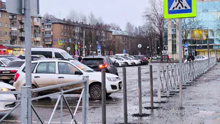 Новые ограждения обезопасят пешеходов у железнодорожного вокзала Сыктывкара