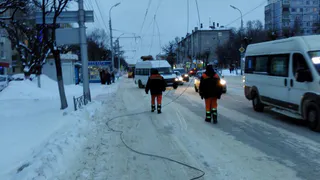 В центре города троллейбусные провода "рухнули" на проезжую часть