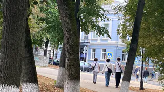 Так ведут себя только деревенщины: эти пять привычек в поведении указывают на низкий интеллект