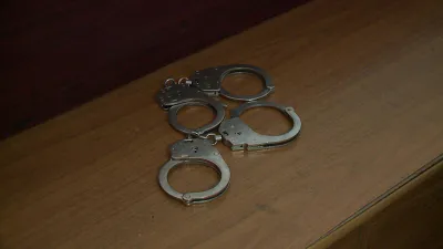 18-летняя жительница Пензы несколько раз ударила ножом своего возлюбленного