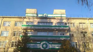 В четвертой городской больнице работники до сих пор не получили доплату за работу с больными коронавирусом