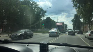 На Куйбышевском шоссе столкнулись фура и "Хендай": подробности от очевидцев