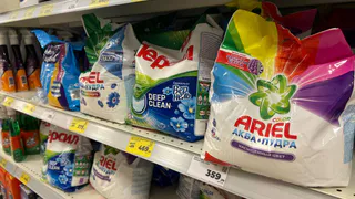 Секрет идеальной стирки: 5 недорогих порошков, которые справятся даже с сложными пятнами