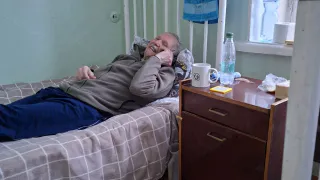 Фельдшер два километра везла больного по грязи на ледянке, чтобы спасти его в Кировской области