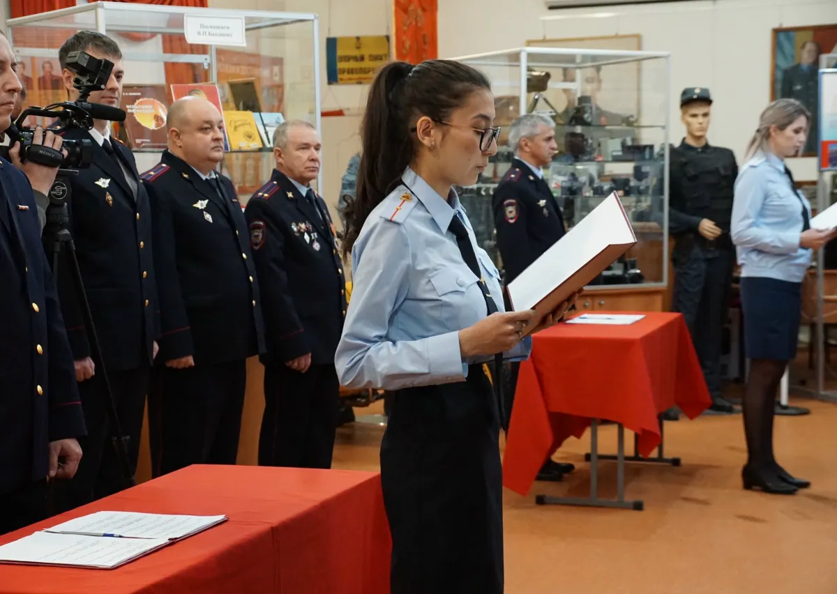 В Магнитогорске торжественно привели к присяге 24 новых сотрудника полиции