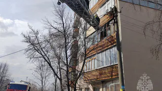 Пожарные эвакуируют жителей дома по ул. Клары Цеткин  из-за сильного задымления