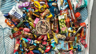 Фантики от конфет берегу как сокровище - превращаю полезные мелочи для дома