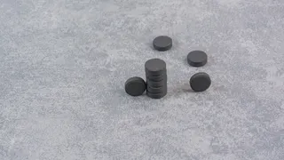 По всей квартире разложила активированный уголь — муж смеялся, а через неделю сам стал покупать его в аптеке. Вот почему