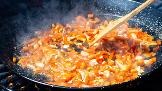 Как приготовить вкусную зажарку для супа — золотистую и ароматную? Секрет вовсе не в луке и моркови