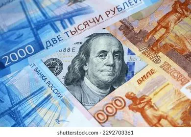 Все рухнет: эксперт рекомендовал не хранить сбережения в долларах