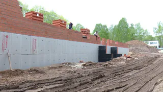 При возведении пристройки к детсаду №147 подрядчики оставили дом без воды и света