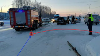 В Коми водитель Hyundai проигнорировал спецсигналы Урала МЧС на дороге Усинска