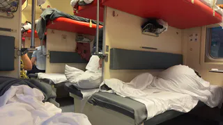 «Верните мое место!»: пассажиры сели на нижнюю полку, пока женщина отошла в туалет