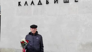 Усинский ветеран впервые поклонился могиле отца в Санкт-Петербурге