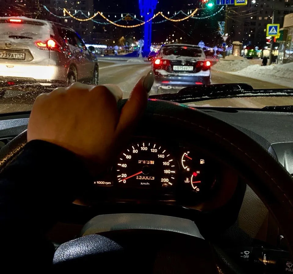 Ранее судимый 18-летний бесправник угнал машину у челябинца