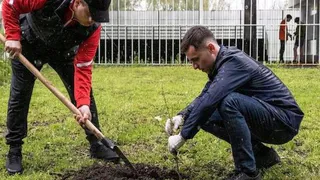 В Лесопарке Рязани высадили 50 лиственниц