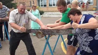 Ай да свадьба: супруги пилили и шили