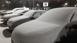 Хорошо, не на людей: в Татарстане УК ответит за падение снега с крыши дома на автомобиль