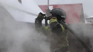 В Коми при пожаре в частном доме погиб 1 человек, еще 3 пострадали