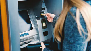 Снять наличные в банкомате больше будет невозможно: закон вступает в силу уже с 20 июня