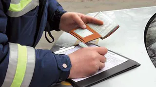 В Нижнекамском районе сотруднику ГИБДД предложили взятку